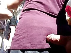 Sexy tgirl se masturba sobre la cara de un chico