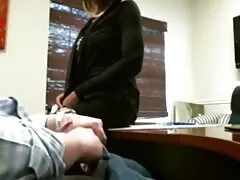 A los chicos les encantan los consoladores en lo profundo de ese coño embestido profundo y duro