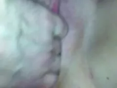 Danrun arroja una sabrosa carga clara sobre su gran barriga