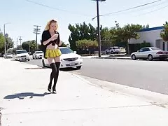 Mi madura esposa caliente como regalo bajo el árbol