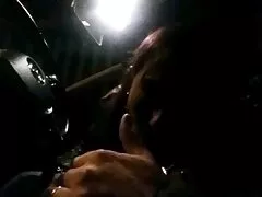 Trío amateur MFF swingers compartiendo el amor
