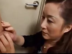 Una puta madura y sofisticada en la casa