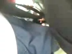 Haciendo su orgasmo en la parte trasera de un coche Sexo amateur asiático