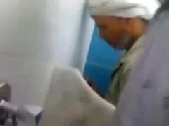 Momento estilo perrito corriéndose dentro de ella