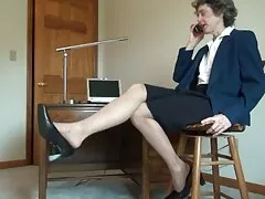 Mujeres bisexuales que se exploran los cuerpos íntimamente con lenguas.