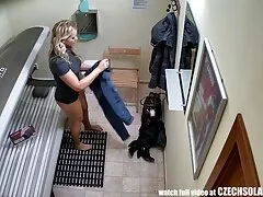 Mamada puta esposa amateur a esta dama le gusta la garganta profunda un pene duro