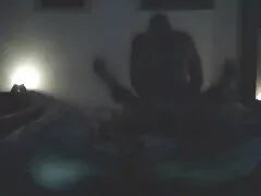 Novia rubia sexy engañando a su novio con una gran polla negra porno interracial