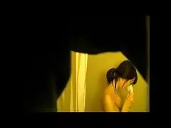 Follada rápida en la cama matrimonial golpeando y moliendo su cuerpo