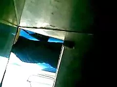 Cornudo marido masturbándose viendo esposa abriendo piernas para BBC